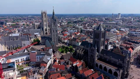Aerial view video clip of Three Towers of Ghent, St Nicholas Church, Belfry Vidéo 341801354