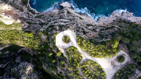 Aerial view of a viewing platform overlooking the rocks crashing the sea waves 스톡 동영상 127603775