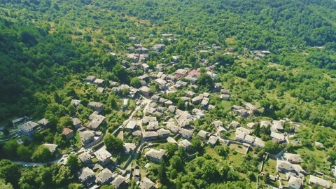 Aerial view of Village of  Kovachevitsa with Authentic nineteenth century houses Vidéo 167722704