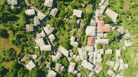 Aerial view of Village of  Kovachevitsa with Authentic nineteenth century houses Vidéo 167722771