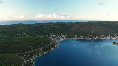 Aerial view of Vis town at sunset on Vis island, Croatia. Vídeos de archivo 148205213