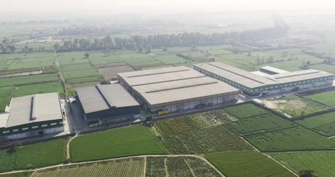 Aerial view of  warehouse facility located in a agricultural area in haryana 库存影片 329667994