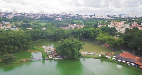 Aerial View of Water Park as Camera Zooming Out. River City Close Out Vídeo Stock 88976776