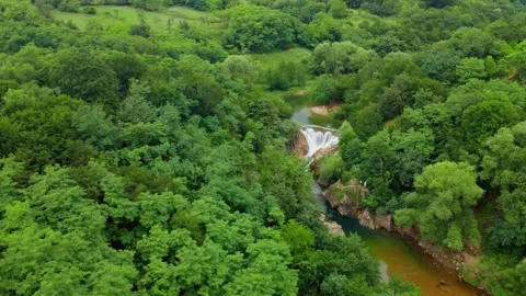 Aerial view of waterfall and river in lush green forest 库存影片 344957252