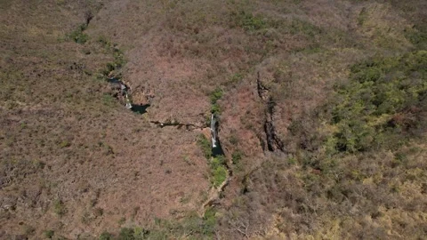 Aerial view of the waterfall Encontro in the Complexo Macaquinhos, Goiás, 스톡 동영상 252868153