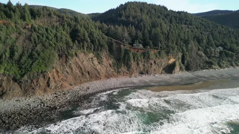Aerial View of Waterfall Falling onto Sandy Beach with People Walking by 库存影片 228760163