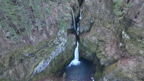Aerial View of a Waterfall Flowing Into a Pool of Water in Oregon Video stock 300705776