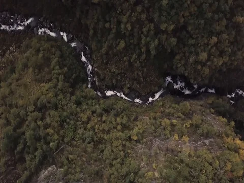 Aerial View of Waterfall Flowing with Trees in Forest in Norway. Top down Twist. 스톡 동영상 82981027