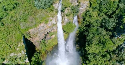 An aerial view of a waterfall. Stock-Fotos