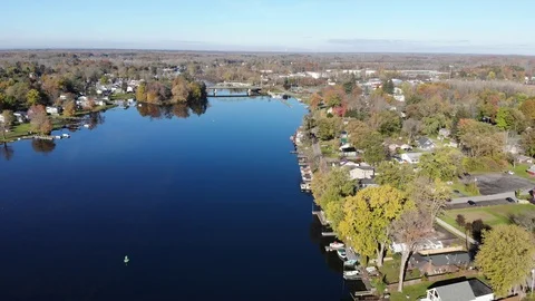 Aerial view of the waterfront homes by Oneida Lake, New York Stock Footage 118713960