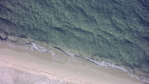 Aerial view of a wave forming 動画素材 73969092