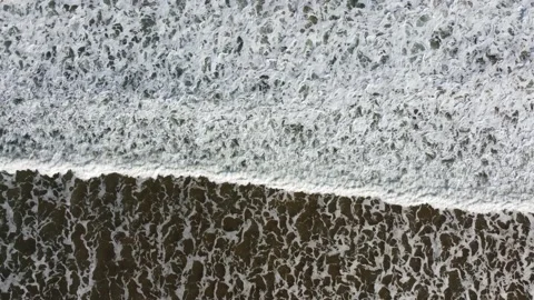 Aerial view of waves Stockbeeldmateriaal 146913393