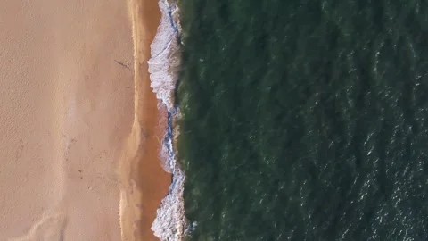 Aerial view of Waves rolling into the coastline drone shot of sea waves Vídeos de archivo 267873837