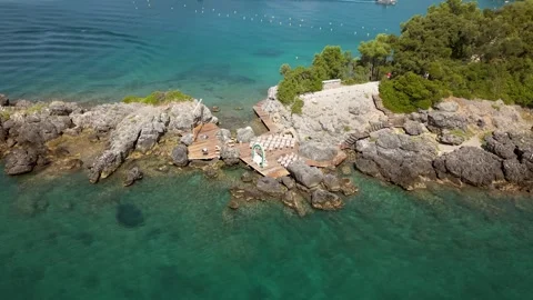 Aerial View of Wedding Ceremony Setup at Coastal Hotel in Corfu Greece Vídeo Stock 342712381