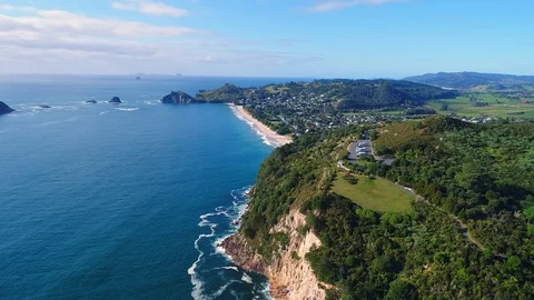 Aerial view of white cliffs and beaches of Coromandel, North Island, New Zealand Vídeo Stock 89730170