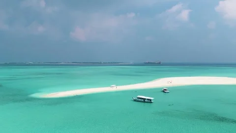 Aerial view of a white sandbar surrounded by turquoise ocean water, Maldives. Stock Footage 334279840