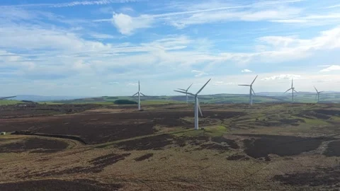 Aerial view of wind turbines generating renewable energy in scotland 库存影片 334061367