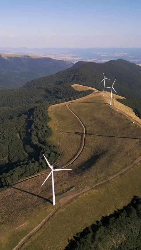 Aerial View of Wind Turbines Windmill Farm on Mountain Ridge at Sunset 스톡 동영상 343511098