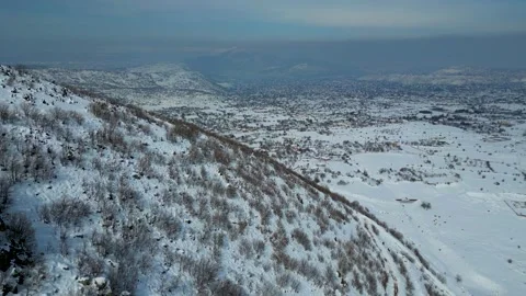 Aerial View of Winding Highway Through Snow-Covered Mountains 库存影片 330168254