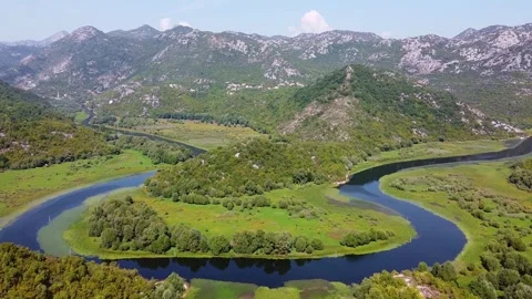 Aerial view of winding river flowing through Skadar Lake National Park Vídeo Stock 342772311