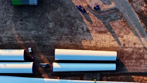 Aerial view of workers building a new wind turbine on a construction site Vídeos de archivo 346180679