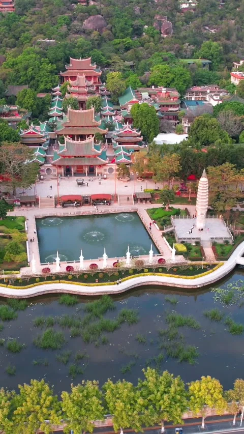 Aerial View of Xiamen South Putuo Temple Vidéo 347249953