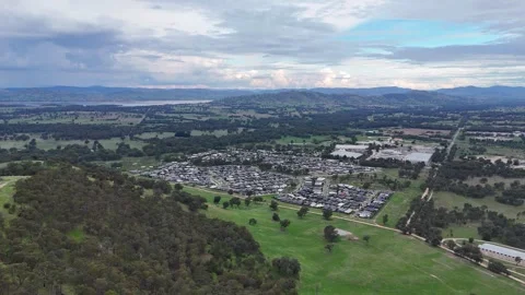 Aerial views overlooking the suburb of Killara Vídeos de archivo 331051917