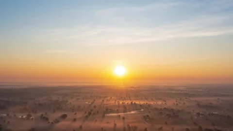 Aerial view,view from drone The sun rises over the fields and the morning mist. Vídeos de archivo 223492058