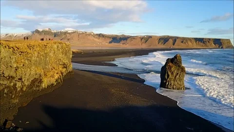 Aerial Vik Black Sand Beach, Iceland panning Vídeo Stock 82372902