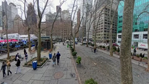 Aerial Walking View of Bryant Park and New York City Streets, USA Vídeos de archivo 302413129