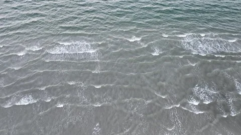Aerial of Waves Falling onto the Shore 库存影片 301475353