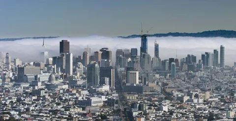 Aerial of white clouds floating over San Francisco skyline 動画素材 77320581