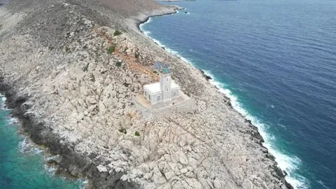 Aerial wide angle view of traditional lighthouse above blue ocean cliffs Vídeo Stock 343944217