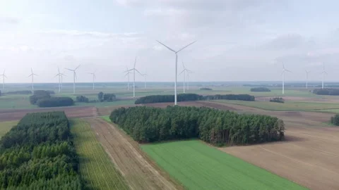 Aerial wind turbines over patchwork farmland and pine stands 스톡 동영상 327094289