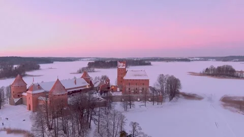 Aerial winter sunset view of Trakai Island Castle, frozen Galve lake, Lithuania. 스톡 동영상 256144906