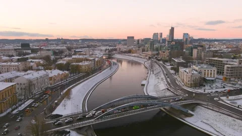 Aerial winter view of Neris river and Mindaugas bridge. Vilnius, Lithuania. 库存影片 303372293