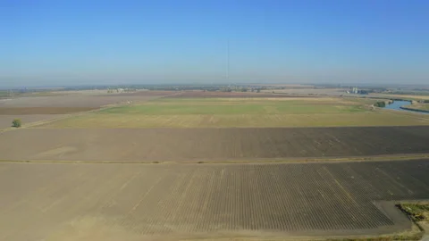 Aerial wraparound of empty fields of farmland in California Delta region 스톡 동영상 202697463