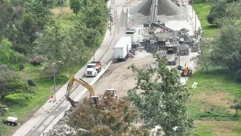 Aerials of Crews Working to Repair Pacific Palisades Streets Vídeos de archivo 346881672