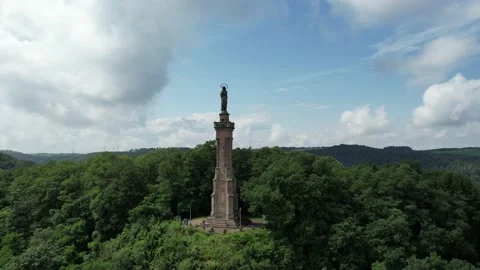 Aerials - Mariensaeule statue Stock Footage
