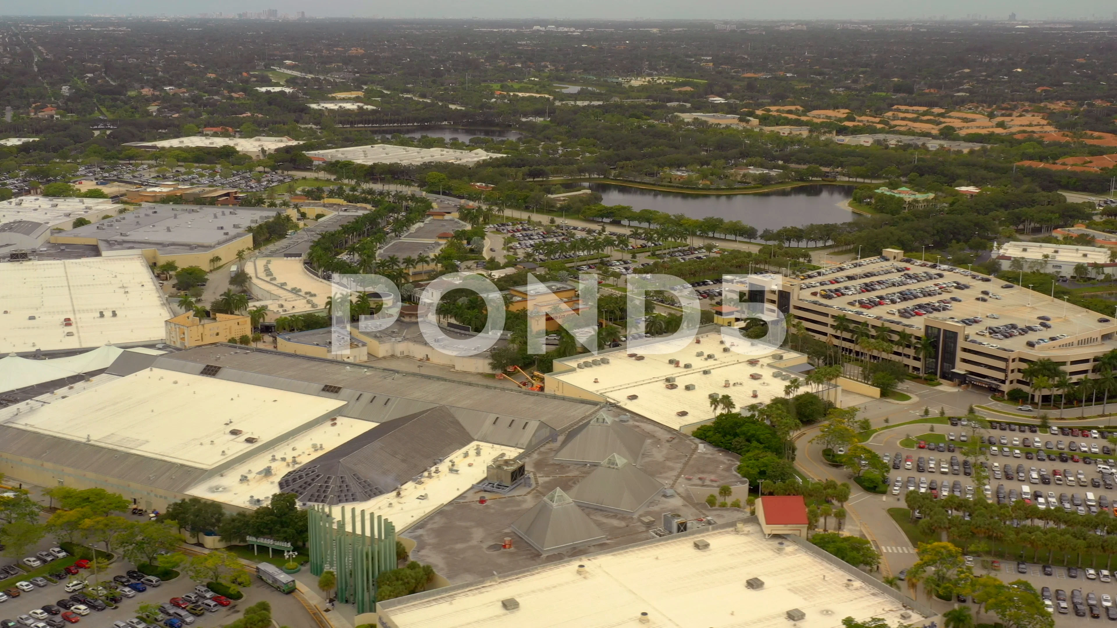 Outlet stores at Sawgrass Mills Mall 4k, Stock Video