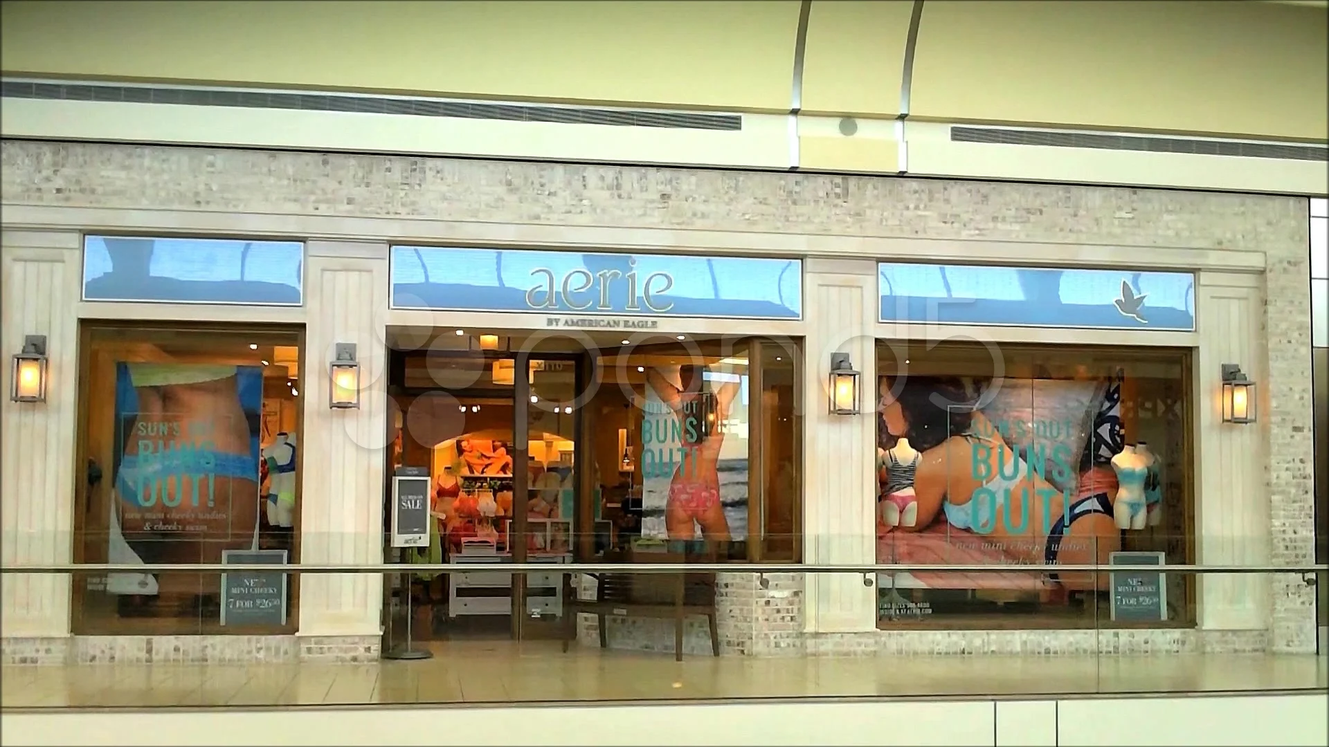 Aerie lingerie storefront, mall, Stock Video