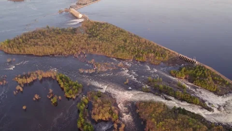 Aérienne barrage hydroélectrique Quebec hydroelectrical dam drone green energy Vídeo Stock 310643100