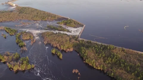 Aérienne barrage hydroélectrique Quebec hydroelectrical dam drone green energy Vídeo Stock 321709690