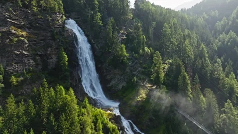 Aeril view waterfall in the Alps Stuibenfall Austria. 库存影片 343732285