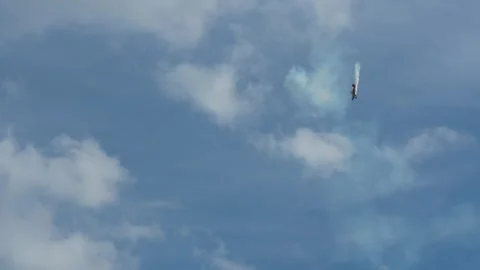 Aerobatic Plane Diving During Airshow in Iasi Romania Vídeos de archivo 335375669