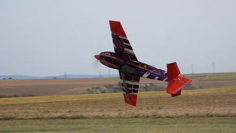 Aerobatic RC model aircraft Video stock 102029643