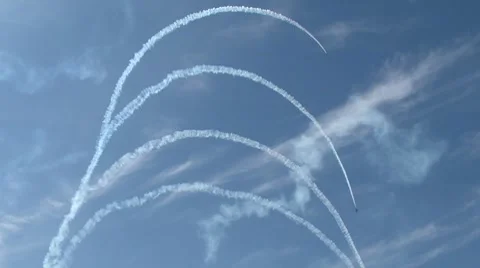 Aerobatic Team Draws A Pattern In The Sky Vídeos de archivo 8562876