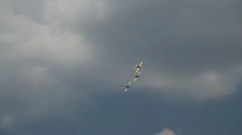 Aerobatic Team performs aerobatic stunt, machine, Adventure, airplane, smoke Stock Footage 8545189