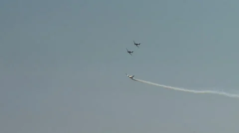 Aerobatics. View of planes performing turn in air Video stock 58247683