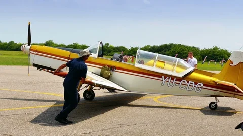 Aeromiting Aircraft Stock-Footage 91425432